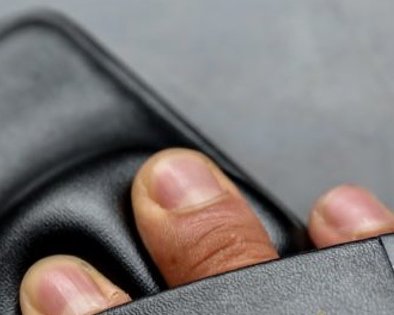 Штука дня: Handl Maximus — антистресс-чехол c ягодицами для iPhone 7 Plus